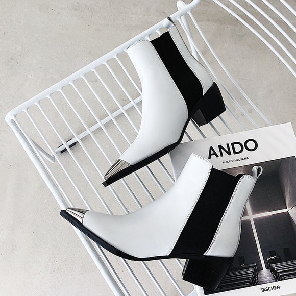 Botas Cortas Estilo Británico con Tacón Medio y Punta Metálica