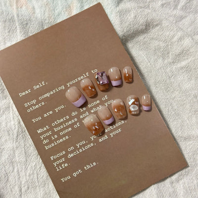 Uñas Postizas Removibles con Diseño Floral Francés Corto Artesanal - Image 2