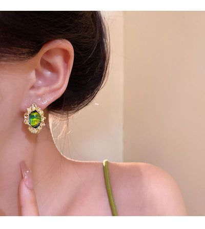 Aretes Metálicos Plisados Irregulares Verde Retro - Image 6