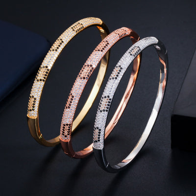Pulsera Elegante para Mujer con Cierre de Resorte y Circonitas Incrustadas