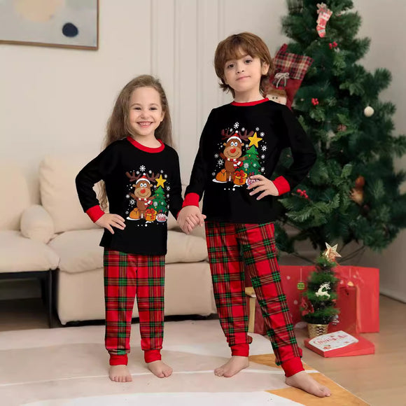 Vestido Navideño a Cuadros para Familia con Diseño de Venado