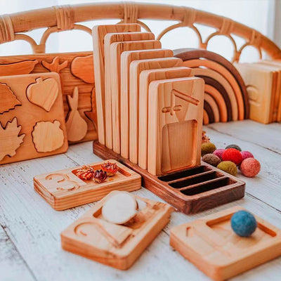Tablero de Conteo Montessori con Marco de Nogal y Bandeja Pirámide