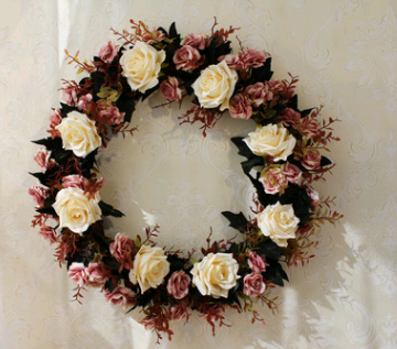 Corona Floral Decorativa Rosa Huanhua - Adorno Colgante Estilo Europeo Moderno - Image 4