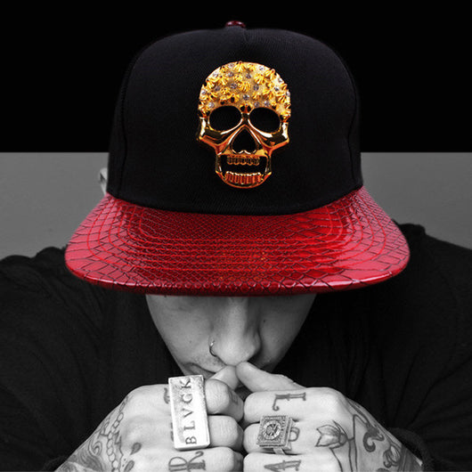 Gorra Hip-hop con Logo Calavera Metálica