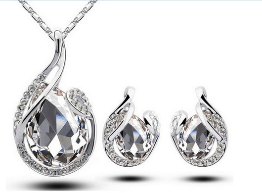 Conjunto de Collar y Aretes de Strass Brillante - Image 8