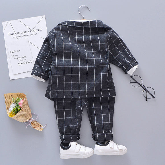Traje Elegante Infantil con Detalles Florales