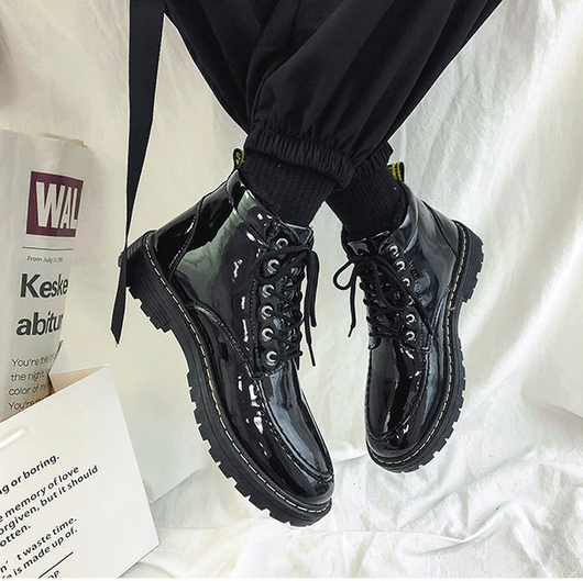 Botas Altas Brillantes de Moda Invernal con Detalles Tipo Militar