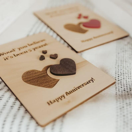 Tarjeta de Aniversario de Boda con Tallado en Madera - Image 2