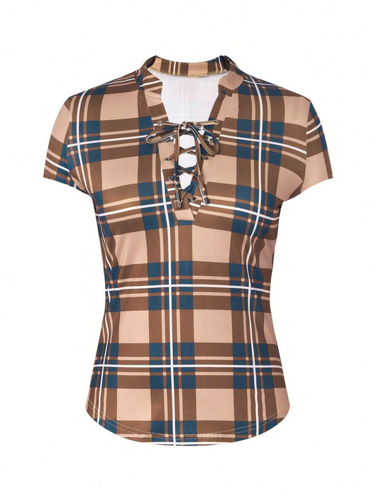 Blusa Cuadriculada con Cuello Camisero y Amarre en el Pecho - Image 10