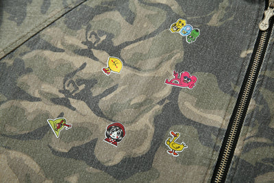 Chaqueta Camuflada con Parches Retro Graffiti - Image 15