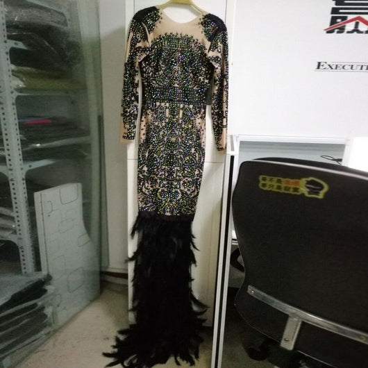 Vestido de Noche Elegante con Plumas y Perlas para Mujer - Image 4
