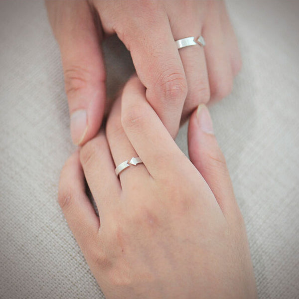 Anillo de Pareja en Plata Esterlina con Diseño de Flecha Cepillada