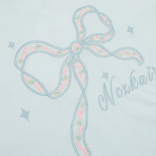 Camiseta Manga Corta con Bordado de Moño Unisex - Image 2