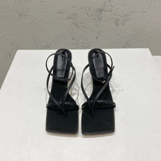 Sandalias de Tacón Alto con Punta Cuadrada en Malla Tejida y Cuero - Image 6