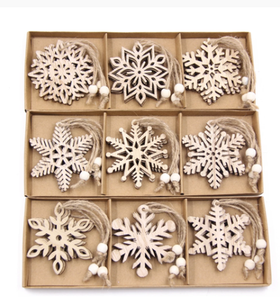 Caja de 12 Adornos Navideños de Madera con Diseños de Copos de Nieve - Image 4