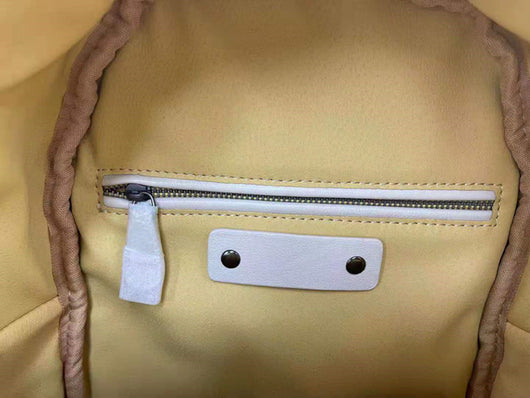 Mochila Tejida a Mano en Cuero de Oveja para Mujer - Image 12