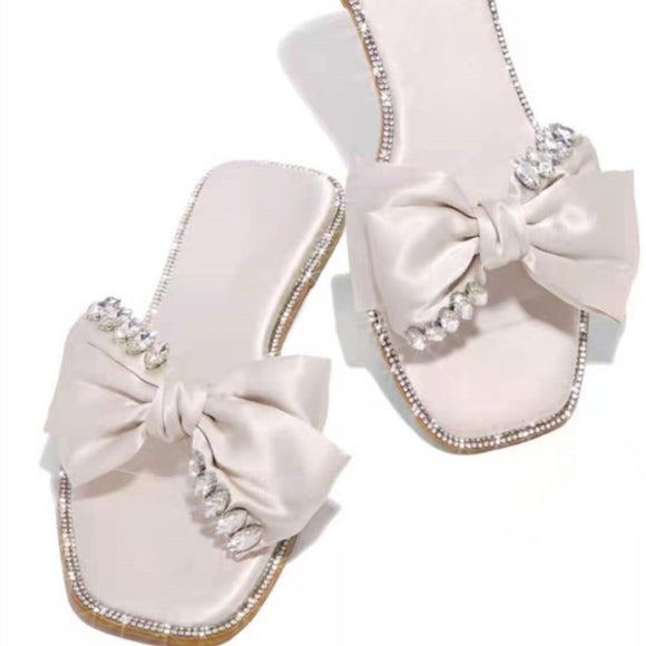 Pantuflas Planas con Moño de Cristales Brillantes