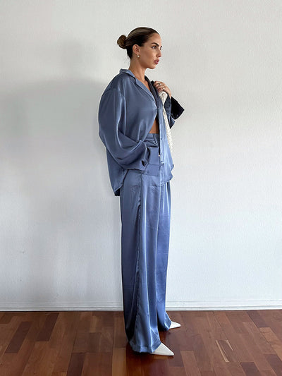 Conjunto Elegante de Satén: Blusa Manga Larga y Pantalón Talle Alto - Image 3