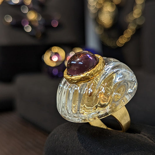 Anillo de Acrílico con Contraste de Colores para Mujer - Image 2