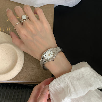 Reloj Cuadrado Minimalista para Mujer - Diseño Versátil - Image 7