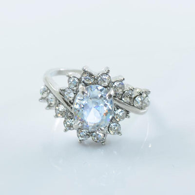 Anillo de Compromiso Oval Rubí con Diamantes y Circonitas - Diseño Explosivo - Image 4