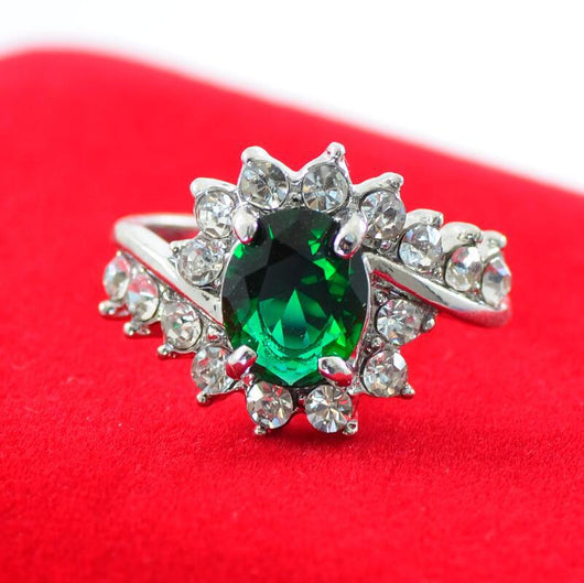 Anillo de Compromiso Oval Rubí con Diamantes y Circonitas - Diseño Explosivo - Image 7