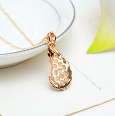 Conjunto de Joyería Elegante: Collar Gota de Cristal y Aretes con Ganchos - Image 10