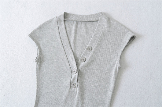 Playera Cuello V Ajustada de Manga Corta - Diseño Moderno y Favorecedor - Image 40