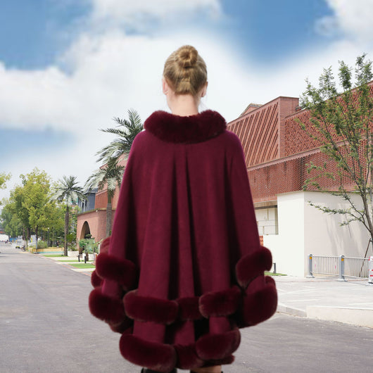 Capa Elegante Talla Grande Versátil con Detalles de Piel