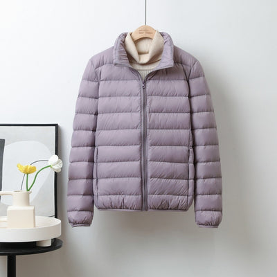Chaqueta Corta Acolchada de Plumón para Mujer con Capucha y Cuello Alto - Image 3