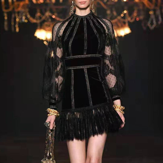 Vestido Semitransparente con Detalles de Cuentas