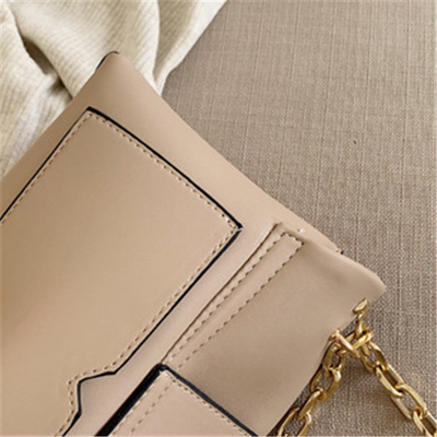 Bolso de Hombro con Cadena y Tachuelas - Image 6