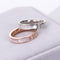 Anillo de Concha con Tres Diamantes Incrustados