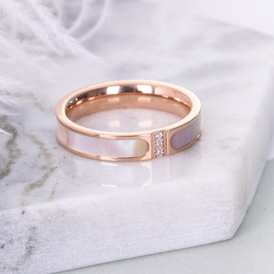 Anillo de Concha con Tres Diamantes Incrustados - Image 4