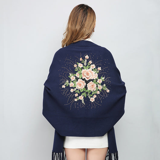 Chal de Invierno para Mujer con Mangas y Bordados Versátil - Image 3