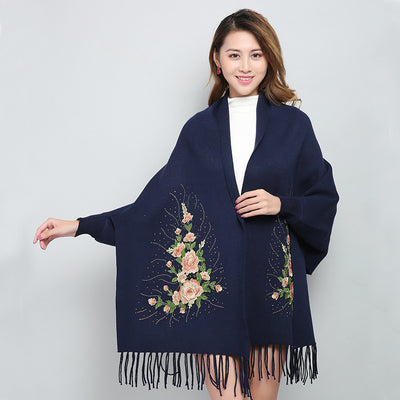 Chal de Invierno para Mujer con Mangas y Bordados Versátil - Image 2