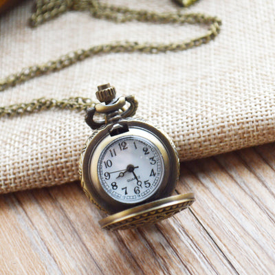 Reloj de Bolsillo Calado con Pétalos Boshiya - Pequeño con Cadena - Image 4