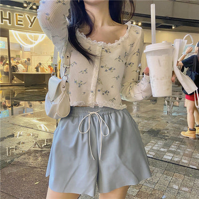 Blusa Floral con Encaje y Botones Delanteros
