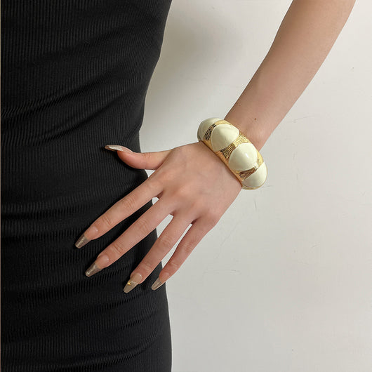 Pulsera Ovalada Retro Francesa Esmaltada Negro Oro con Técnica de Óleo Artístico - Image 10