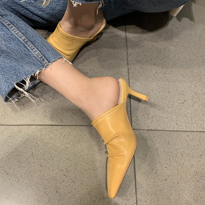 Zapatos de Cuero Vacuno con Punta Cerrada y Tacón Fino Plisado - Image 5