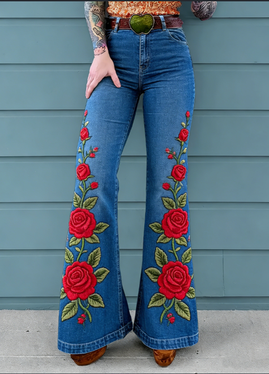 Jeans Acampanados con Bordado de Rosas Vintage