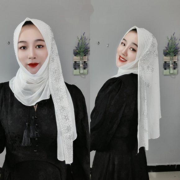 Turbante Envolvente con Detalles Brillantes y Toalla Absorbente