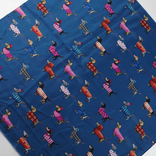 Pañoleta de Satén Estampada con Perro Salchicha - Image 8