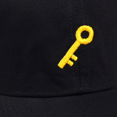 Gorra con Bordado de Llave - Image 5