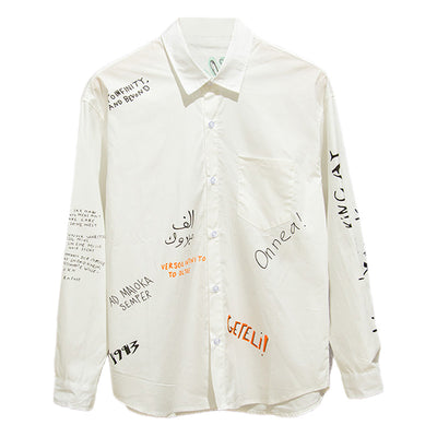 Playera Blanca Hombre Estilo Hong Kong con Estampado Graffiti - Image 7