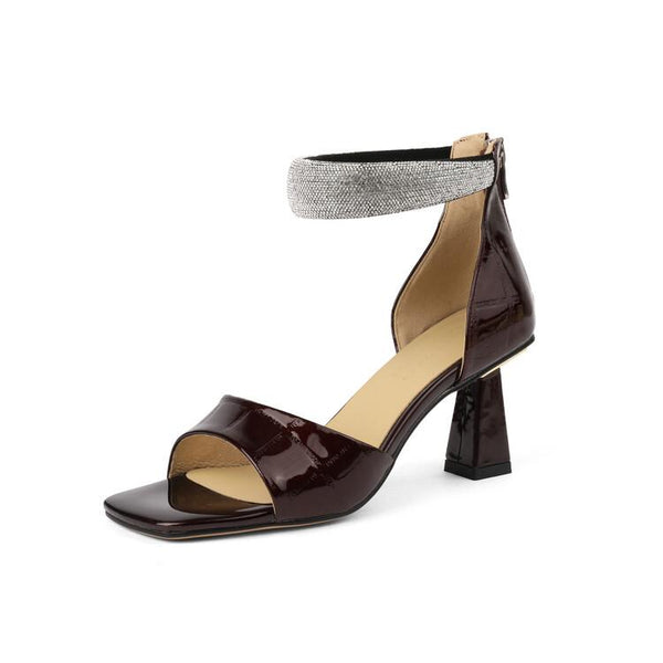 Sandalias de Confort con Punta Reforzada en Cuero Brillante
