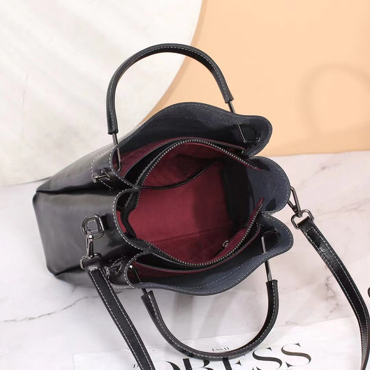 Bolso Bandolera de Cuero para Mujer - Diseño Versátil y Portátil - Image 9