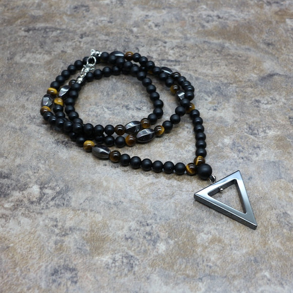 Dije Triangular de Personalidad - Joyería Minimalista