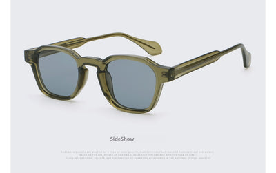Classic fashion sunglasses with a black and tortoiseshell quadrilateral frame and dark green lenses, angled view. - Image 10