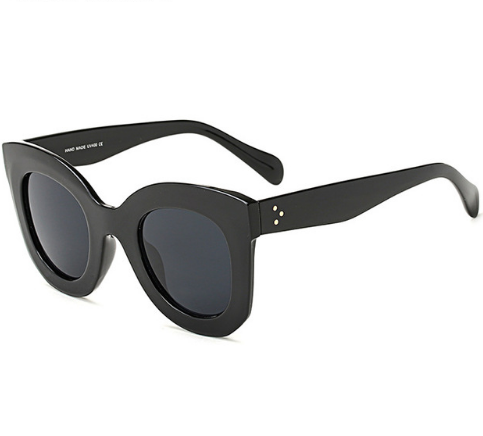 Transparent pink cat-eye sunglasses with gradient gray lenses, featuring a thick frame and vintage style. - Image 4